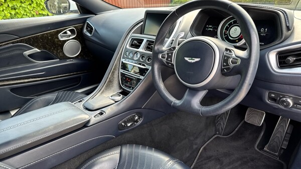 Used Aston Martin DB11 2021 for sale - 75391589: Photo 3