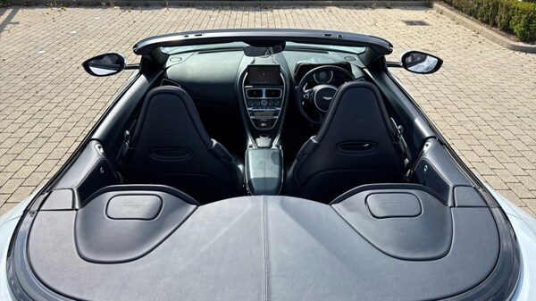 Used Aston Martin DB11 2021 for sale - 75391589: Photo 41