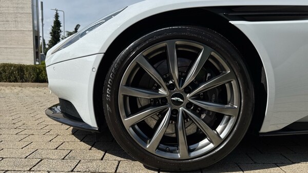 Used Aston Martin DB11 2021 for sale - 75391589: Photo 4