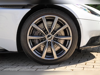 Used Aston Martin DB11 2021 for sale - 75391589: Photo