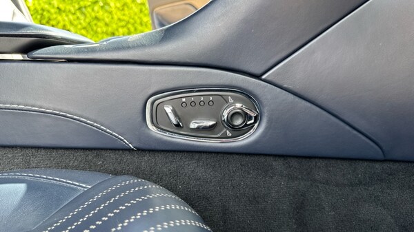 Used Aston Martin DB11 2021 for sale - 75391589: Photo 50