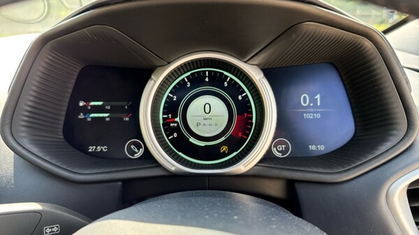 Used Aston Martin DB11 2021 for sale - 75391589: Photo 6