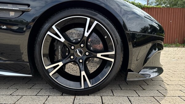 Used Aston Martin Vanquish 2017 for sale - 75391685: Photo 25