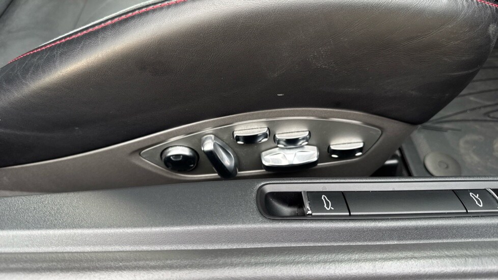 Used Porsche Cayman 2021 for sale - 75959505: Photo 37