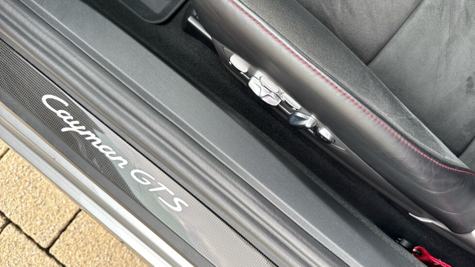 Used Porsche Cayman 2021 for sale - 75959505: Photo 41