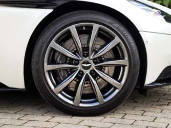 Used Aston Martin DB11 2019 for sale - 73700202: Photo