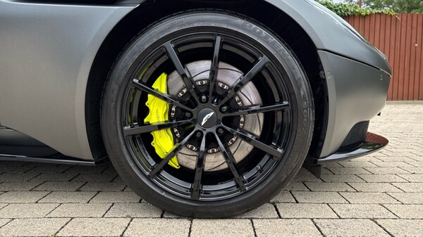 Used Aston Martin DB11 2019 for sale - 75391608: Photo 25