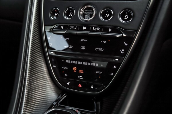 Used Aston Martin DB11 2019 for sale - 75391608: Photo 40