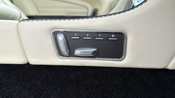 Used Aston Martin DB9 2017 for sale - 75424862: Photo 37