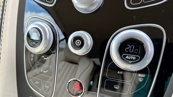 Used Aston Martin DB9 2017 for sale - 75424862: Photo 38