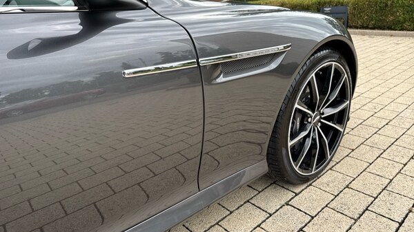 Used Aston Martin DB9 2017 for sale - 75424862: Photo 9