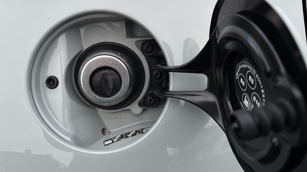 Used Aston Martin DBX 2024 for sale - 76203897: Photo 26