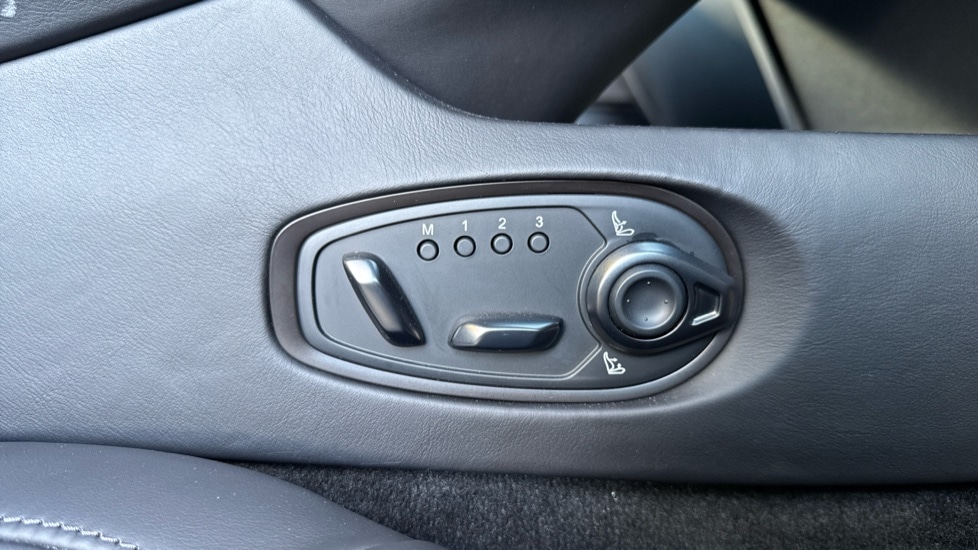 Used Aston Martin V8 2025 for sale - 75742887: Photo 36