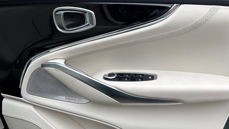 Used Aston Martin DBX 2024 for sale - 76528856: Photo 35