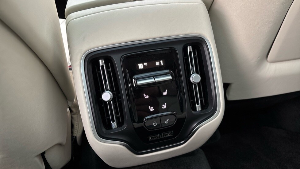 Used Aston Martin DBX 2024 for sale - 76528856: Photo 38