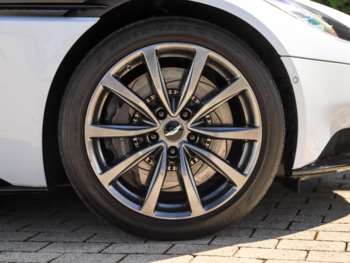 Used Aston Martin DB11 2021 for sale - 74402944: Photo