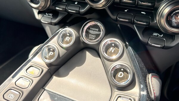 Used Aston Martin Vantage 2024 for sale - 75392168: Photo 32