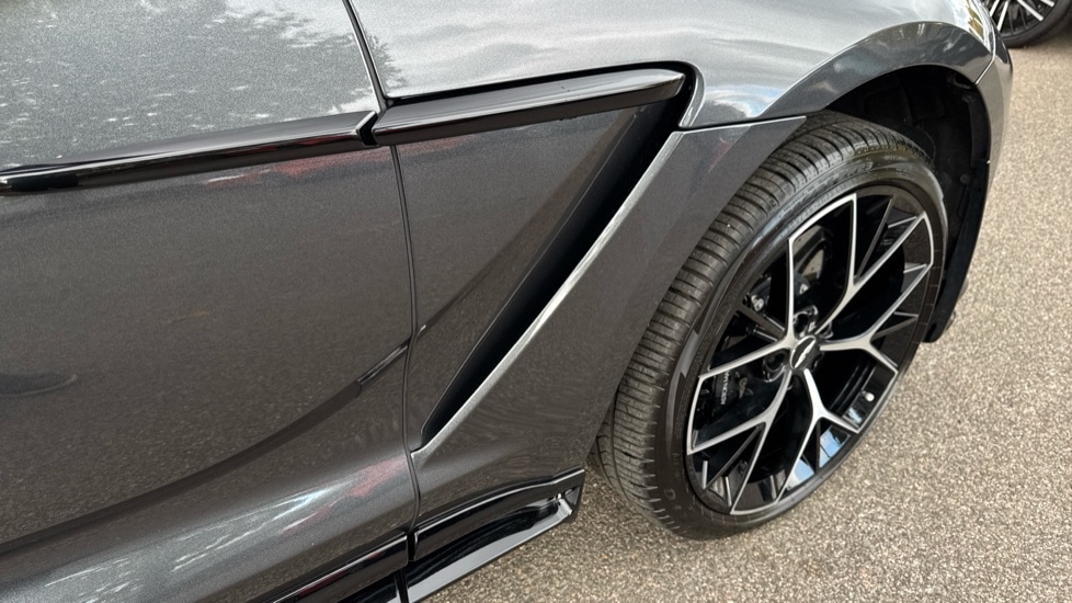 Used Aston Martin DBX 2024 for sale - 76216981: Photo 9