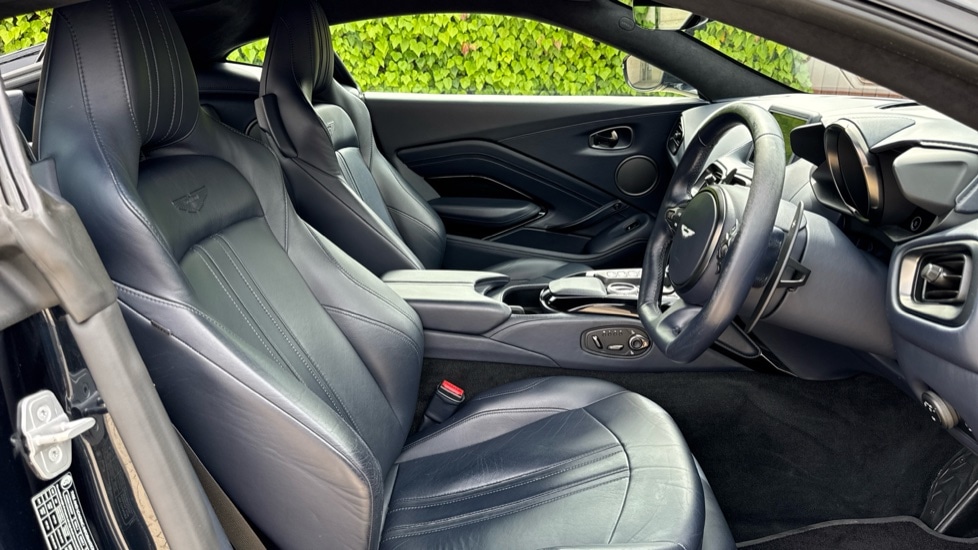 Used Aston Martin Vantage 2019 for sale - 76355224: Photo 44