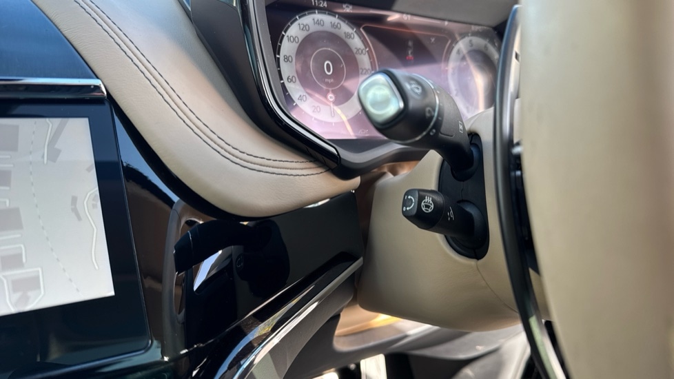 Used Aston Martin DBX 2025 for sale - 75742764: Photo 28