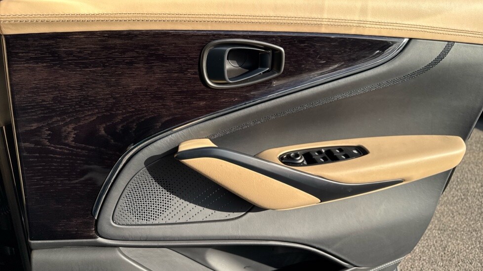 Used Aston Martin DBX 2025 for sale - 75742764: Photo 33