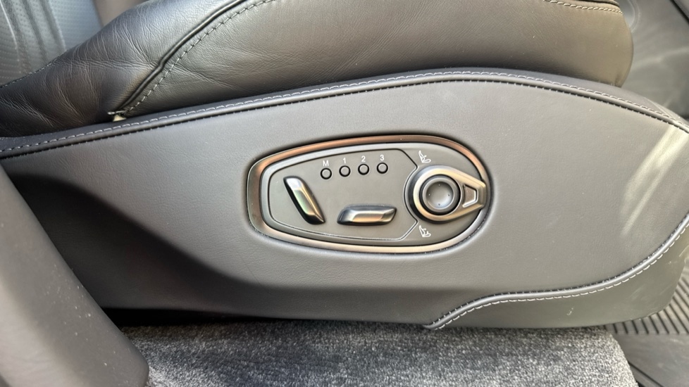 Used Aston Martin DBX 2025 for sale - 75742764: Photo 35