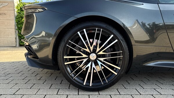 Used Aston Martin DBS 2020 for sale - 75554453: Photo 24