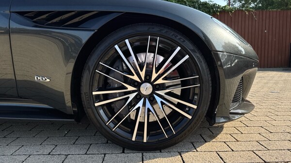 Used Aston Martin DBS 2020 for sale - 75554453: Photo 25