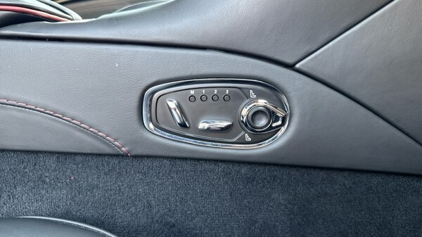 Used Aston Martin DBS 2020 for sale - 75554453: Photo 36