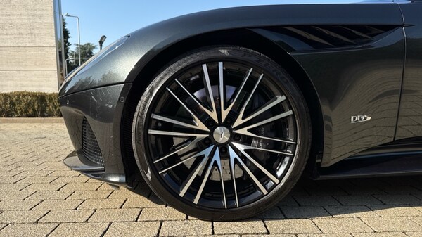 Used Aston Martin DBS 2020 for sale - 75554453: Photo 4