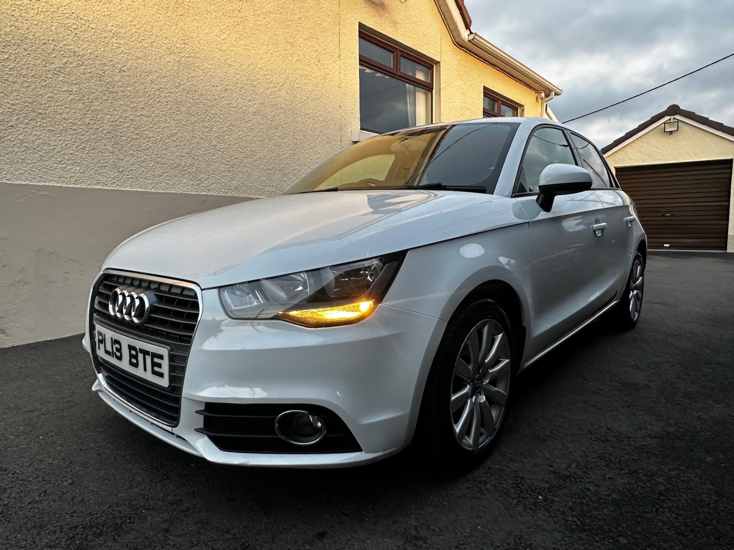 Used Audi A1 2013 for sale - 76596901: Photo 2