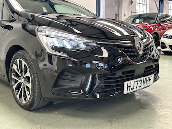 Used Renault Clio 2023 for sale - 79199951: Photo