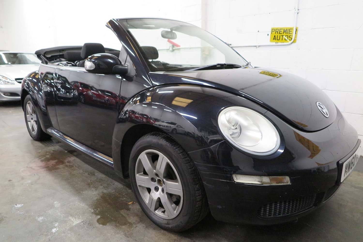 Used Volkswagen Beetle 2011 for sale - 76143283: Photo 1