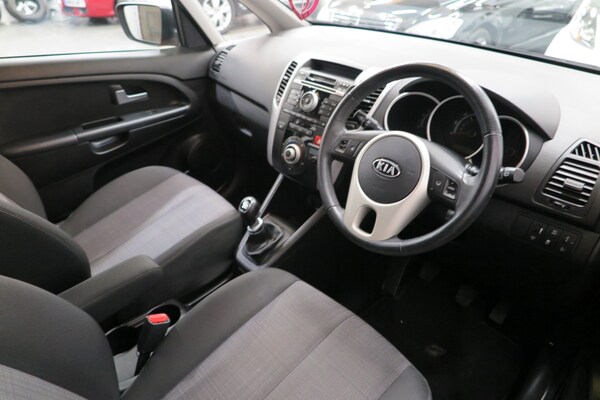 Used Kia Venga 2010 for sale - 75501173: Photo 8
