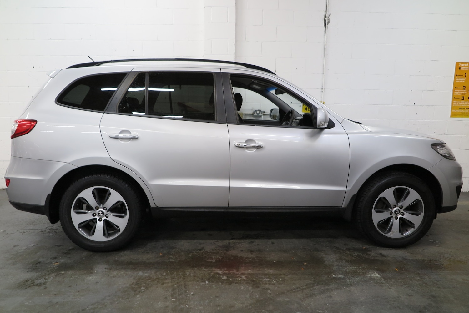 Used Hyundai Santa Fe 2012 for sale - 76143464: Photo 3