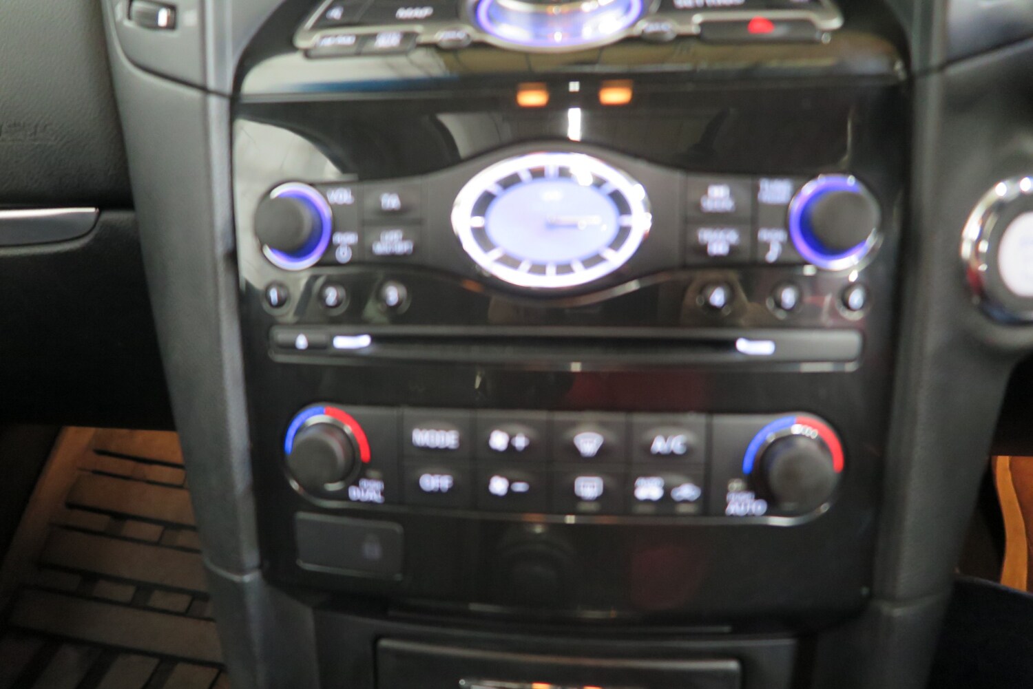 Used Infiniti QX70 2014 for sale - 77541849: Photo 16