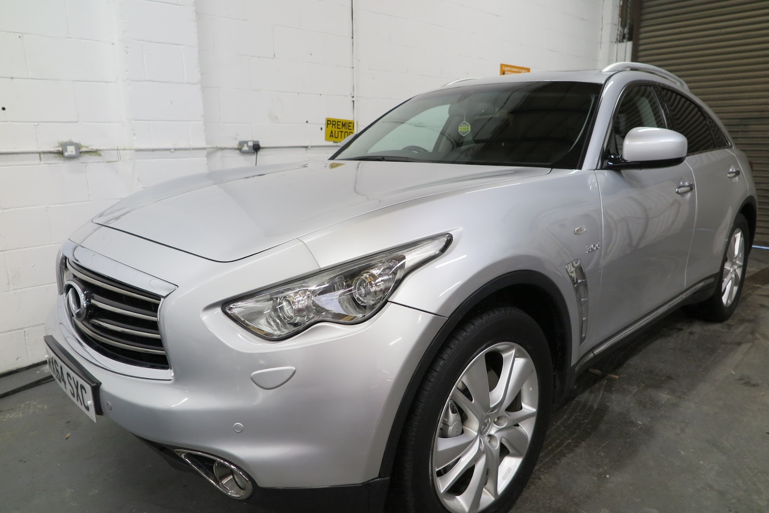 Used Infiniti QX70 2014 for sale - 77541849: Photo 2