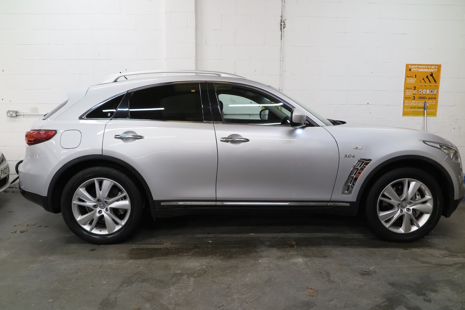 Used Infiniti QX70 2014 for sale - 77541849: Photo 3