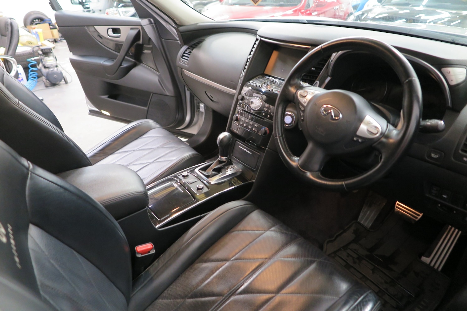 Used Infiniti QX70 2014 for sale - 77541849: Photo 8