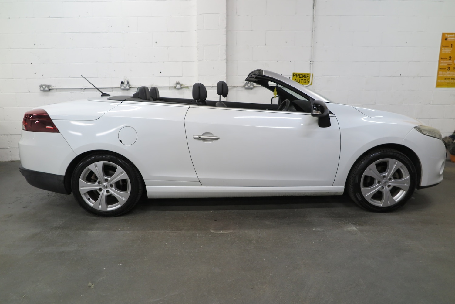 Used Renault Megane 2010 for sale - 77350772: Photo 3