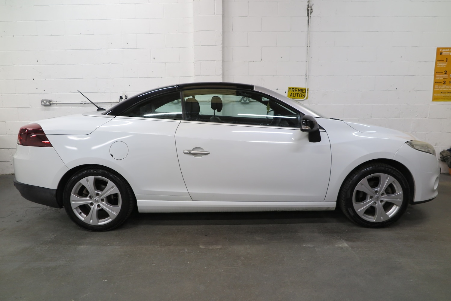 Used Renault Megane 2010 for sale - 77350772: Photo 9