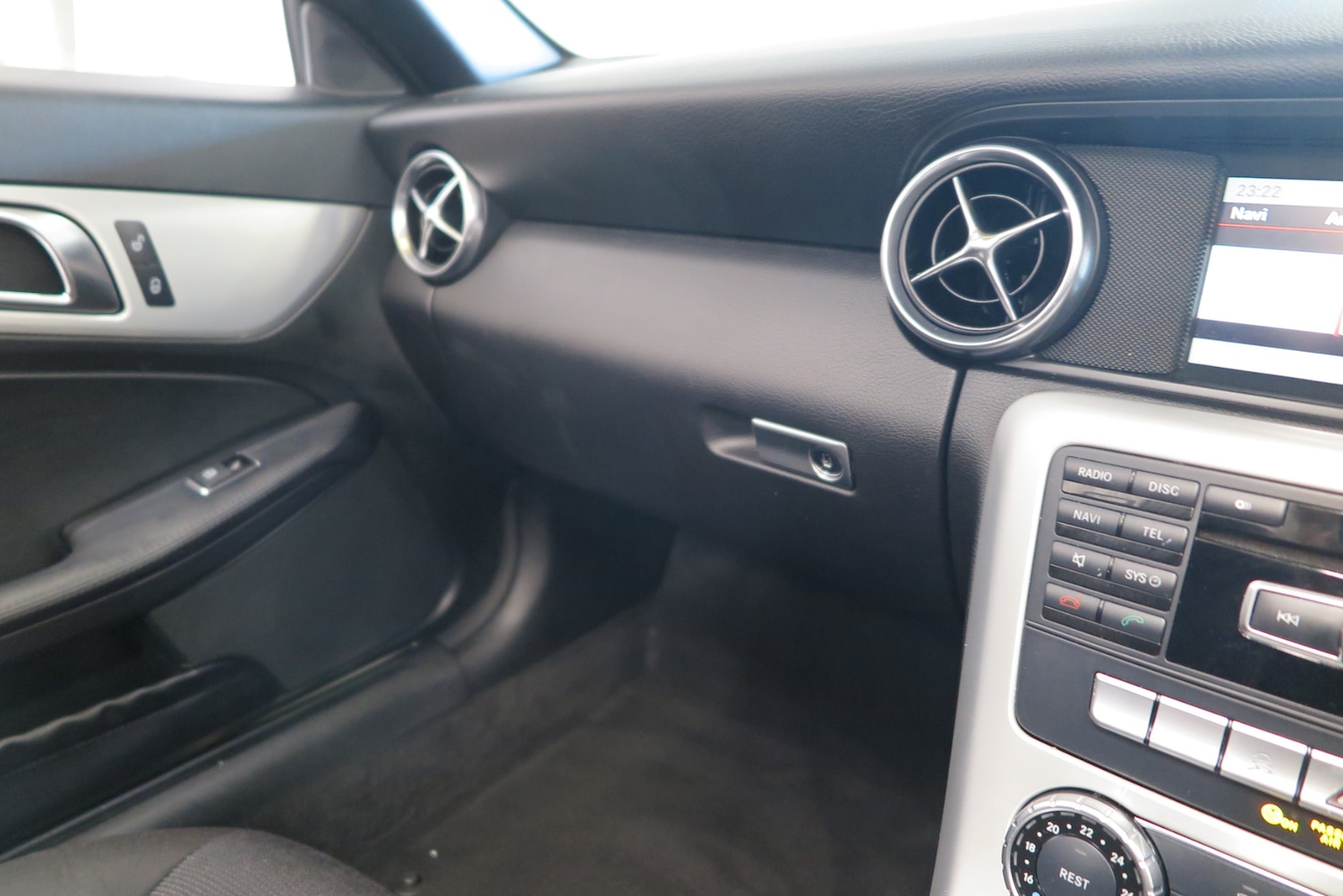 Used Mercedes-Benz SLK 2012 for sale - 77579826: Photo 17
