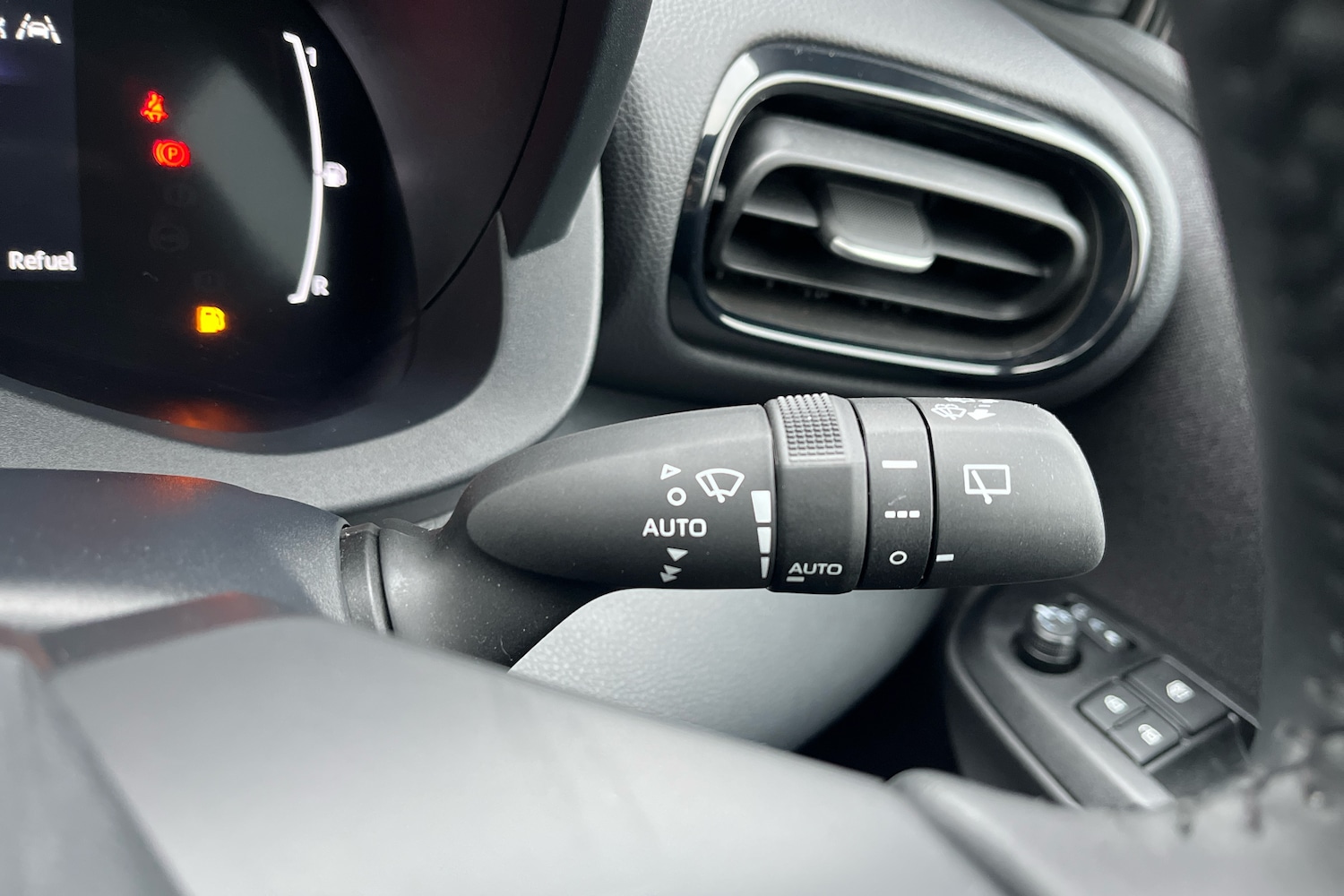 Used Mazda Mazda2 HYBRID 2025 for sale - 76678716: Photo 22