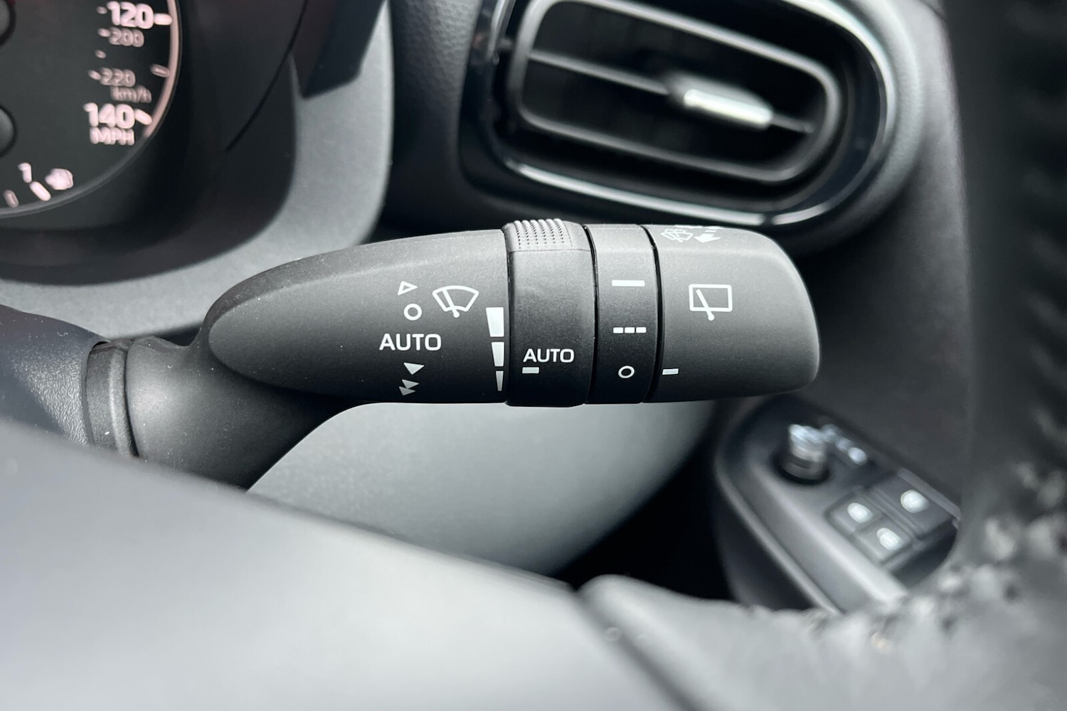 Used Mazda Mazda2 HYBRID 2025 for sale - 76678690: Photo 21