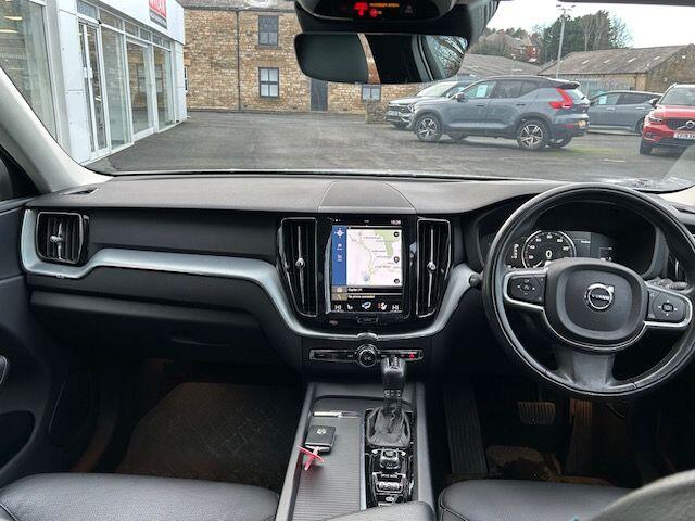 Used Volvo XC60 2017 for sale - 77549857: Photo 2