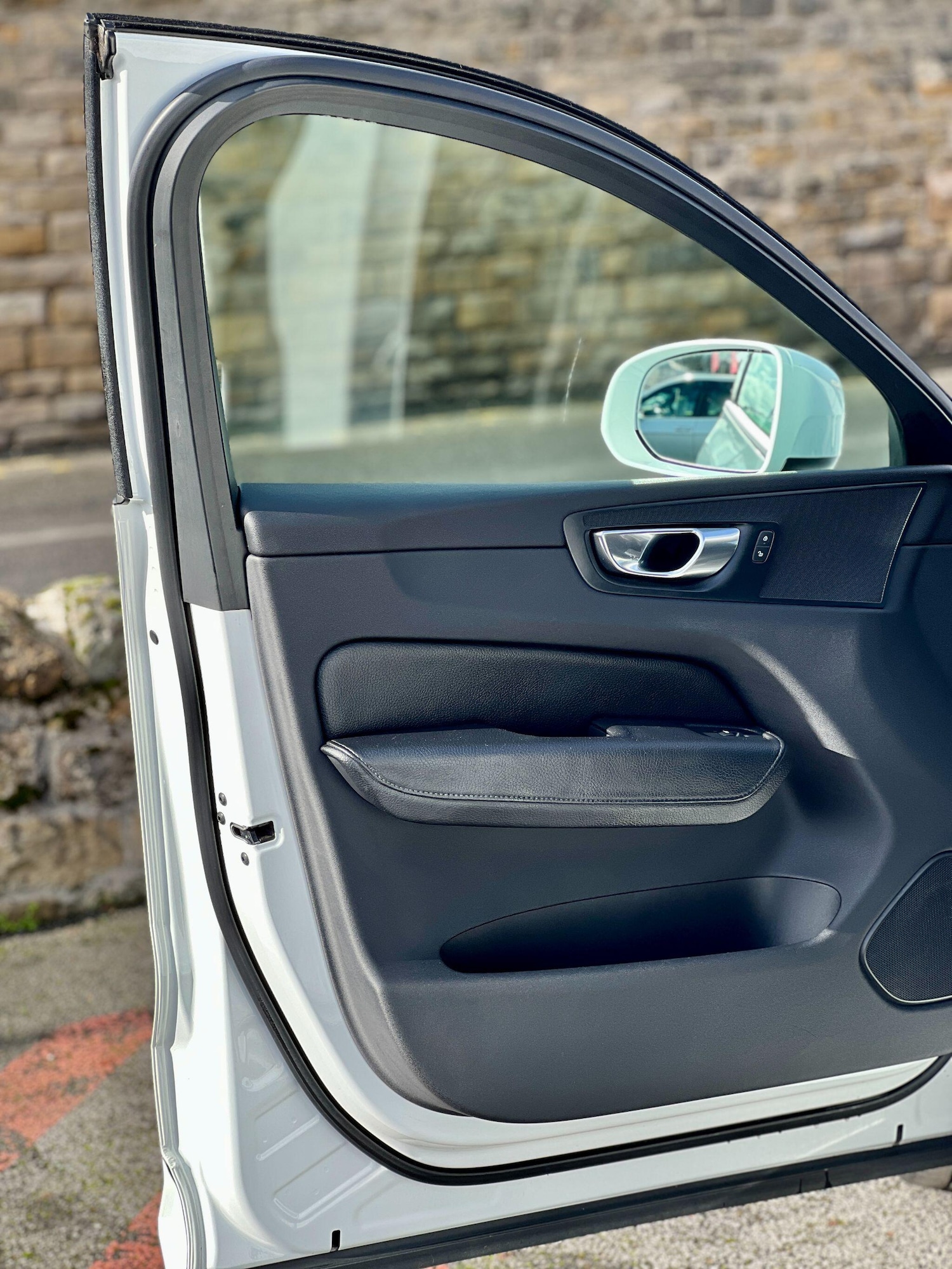 Used Volvo XC60 2017 for sale - 77549857: Photo 29