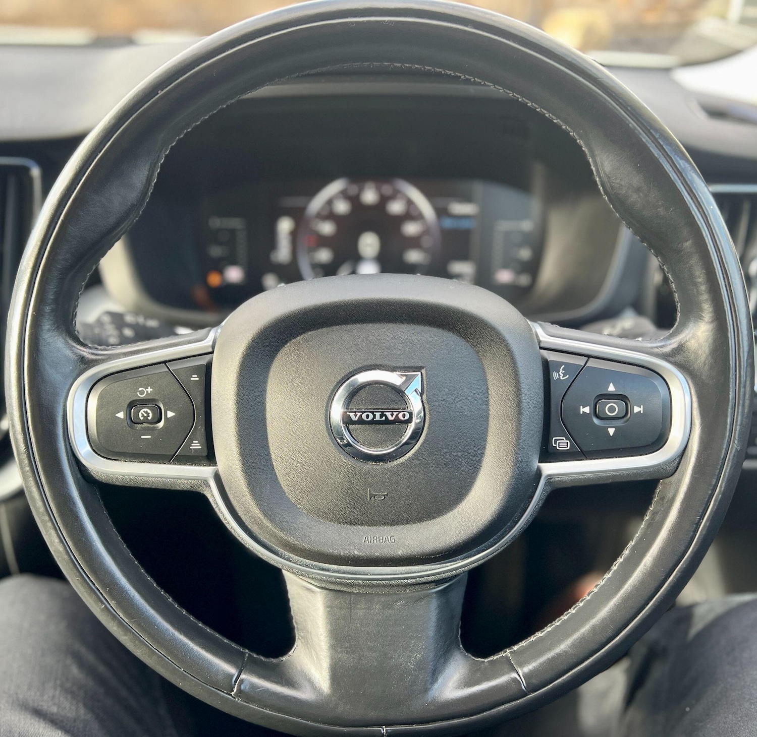 Used Volvo XC60 2017 for sale - 77549857: Photo 39