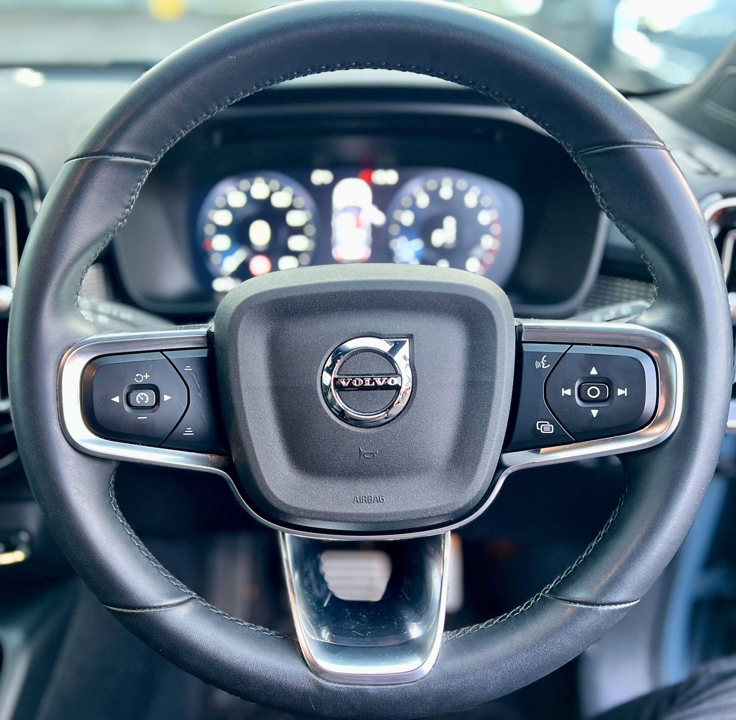 Used Volvo XC40 2021 for sale - 77145390: Photo 32