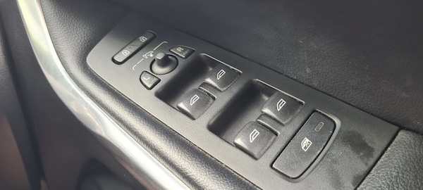 Used Volvo V40 2013 for sale - 67678759: Photo 24