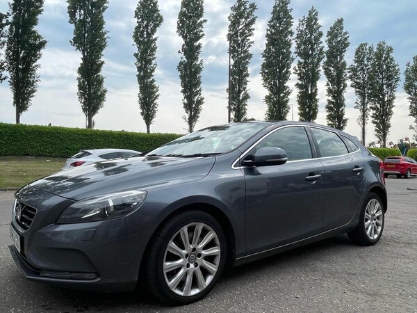 Used Volvo V40 2013 for sale - 67678759: Photo 2